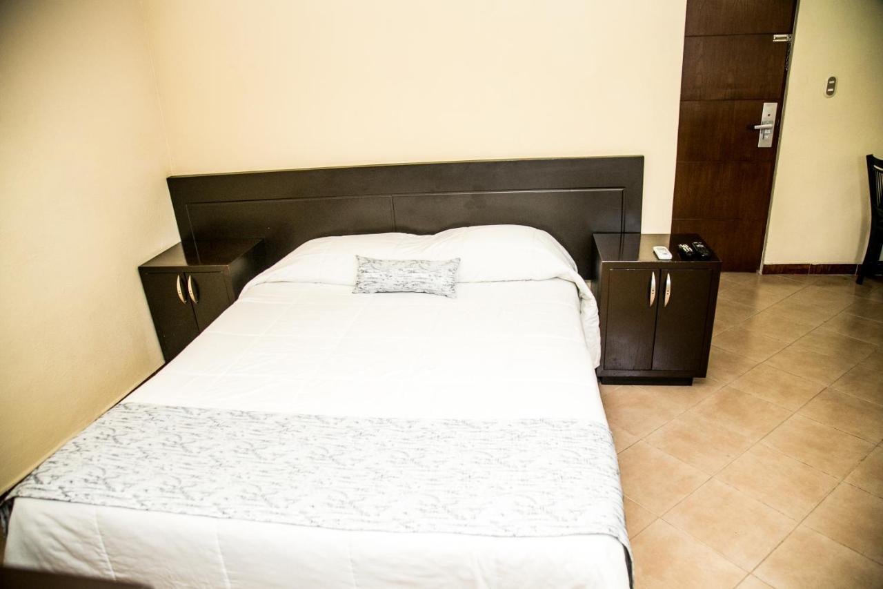 Booking Dioh Монтерей Екстериор снимка